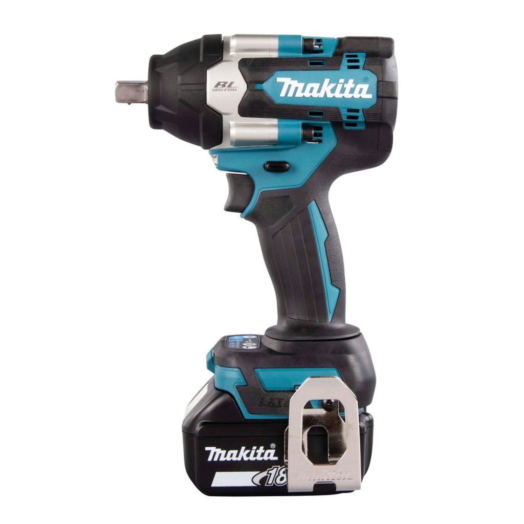 MAKITA Iskevä mutterinväännin LXT. Kuvassa Iskevä mutterinväännin LXT vasemmalta sivustapäin.