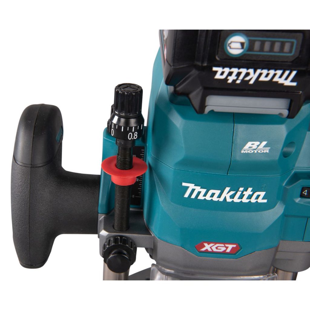 MAKITA Yläjyrsin XGT. Lähikuvassa Yläjyrsin XGT:n jyrsintäsyvyyden säädin.