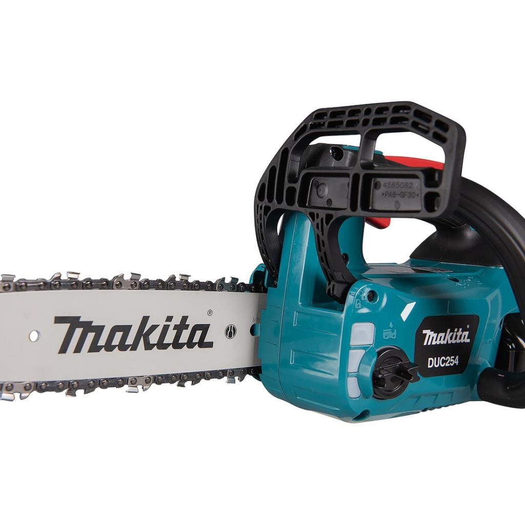 MAKITA Ketjusaha LXT. Lähikuvassa Ketjusaha LXT oikealta etuviistosta.