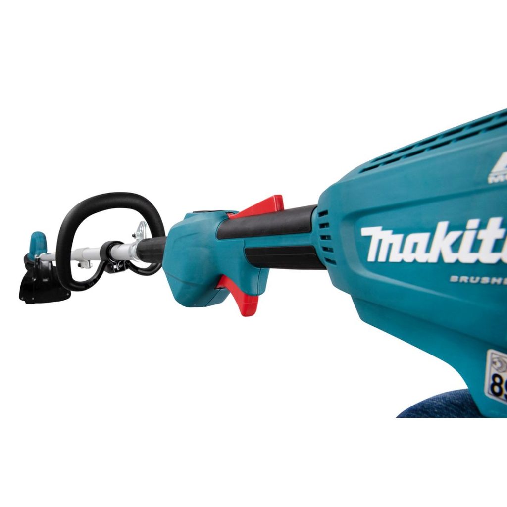 MAKITA Ruohotrimmeri LXT. Lähikuvassa Ruohotrimmeri LXT vasemmalta takayläviistosta.