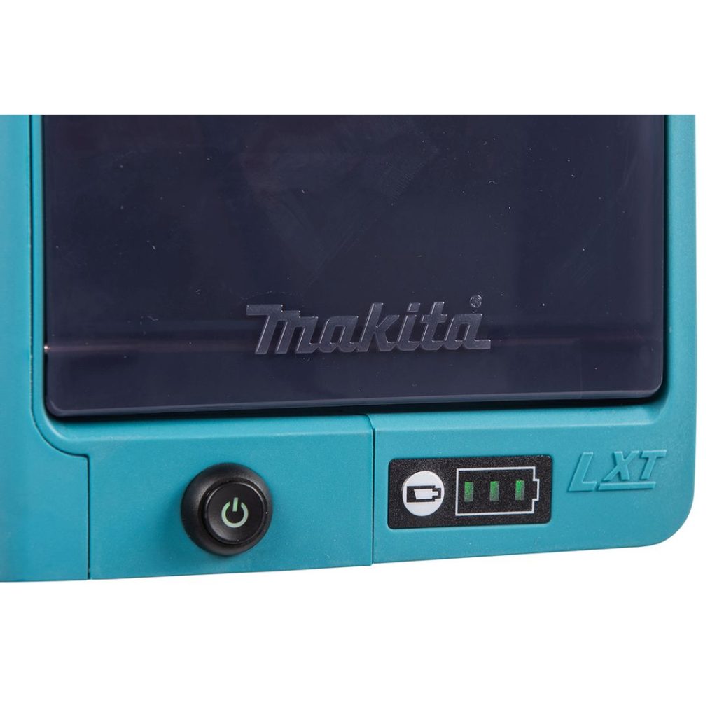 MAKITA Reppuruisku LXT. Lähikuvassa Reppuruisku LXT:n virtakytkin ja akun varauksen ilmaisin.