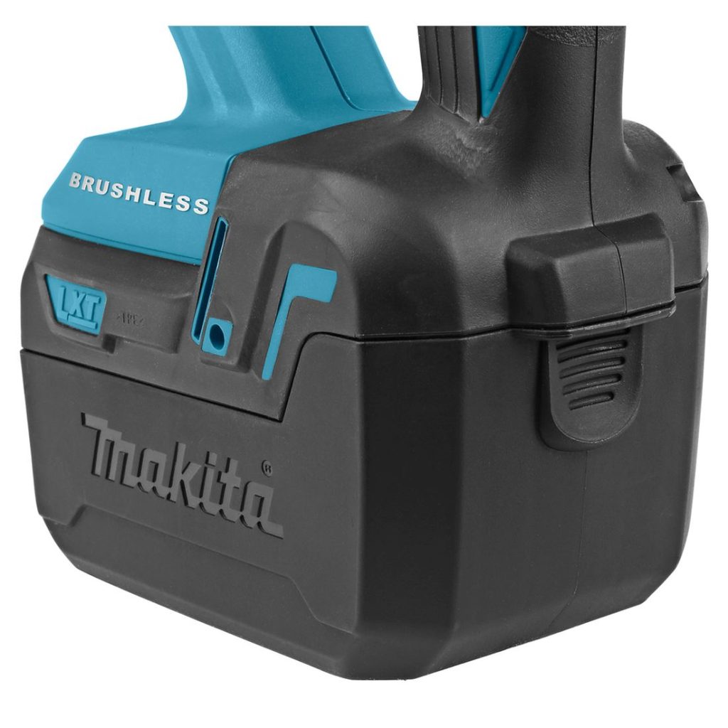 MAKITA Sekoituskone LXT. Lähikuvassa Sekoituskone LXT:n akku kiinnitettynä sekoituskoneeseen.