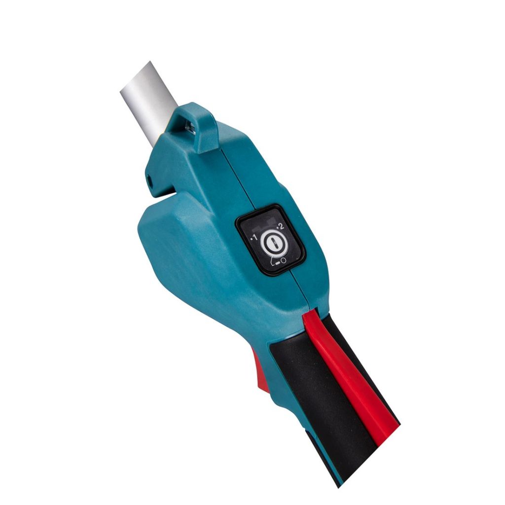 MAKITA Puutarhan monitoimikone LXT. Lähikuvassa Puutarhan monitoimikone LXT:n virtakytkin.