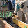 MAKITA Betonitärytin LXT. Kuvassa henkilö käyttämässä Betonitärytin LXT:tä betonivalutöissä.