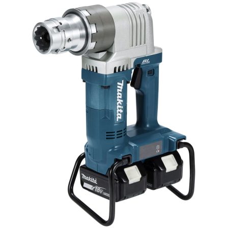 MAKITA Mutterinväännin LXT. Kuvassa Mutterinväännin LXT oikealta etuyläviistosta.