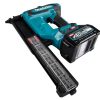 MAKITA Viimeistelynaulain XGT. Kuvassa Viimeistelynaulain XGT varustettuna pitkällä lippaalla.