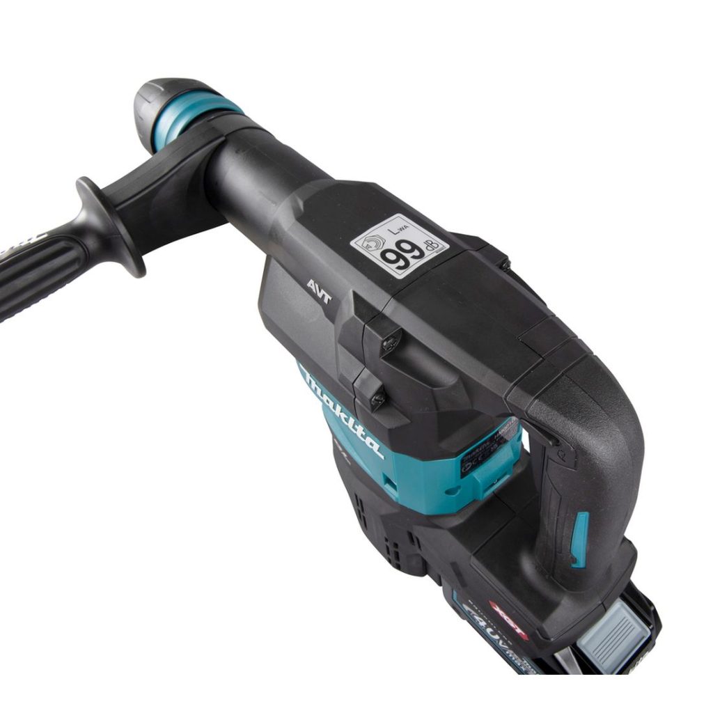 MAKITA Piikkausvasara XGT. Lähikuvassa Piikkausvasara XGT vasemmalta takayläviistosta.