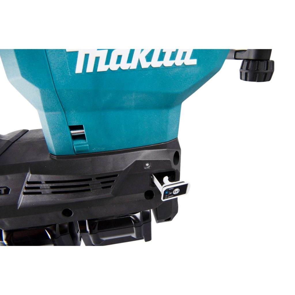 MAKITA Piikkausvasara XGT. Lähikuvassa Piikkausvasara XGT:n Bluetooth etäkäynnistystoiminto.
