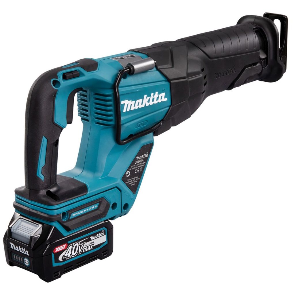 MAKITA Puukkosaha XGT. Kuvassa Puukkosaha XGT oikealta takayläviistosta.