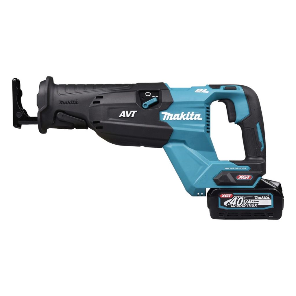 MAKITA Puukkosaha XGT. Kuvassa Puukkosaha XGT vasemmalta sivustapäin.