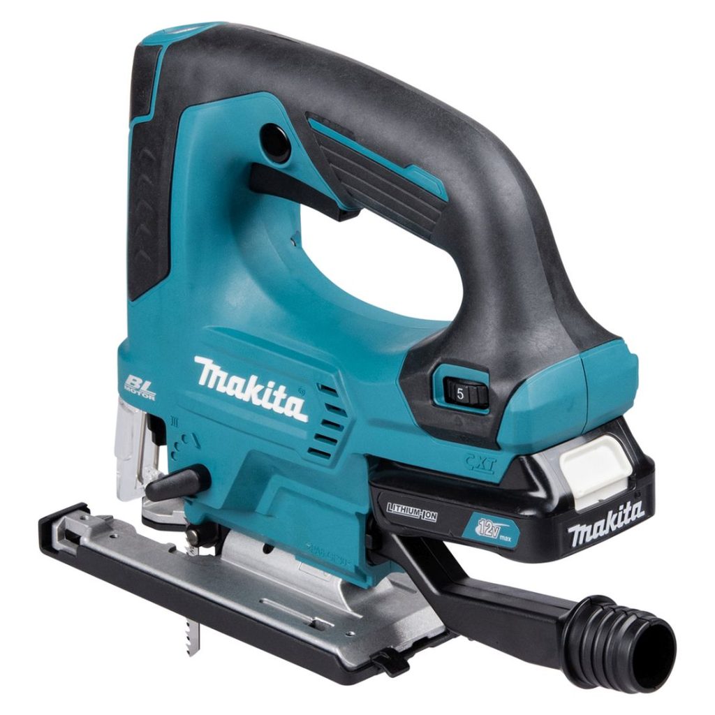 MAKITA Pistosaha CXT. Kuvassa Pistosaha CXT vasemmalta takayläviistosta.