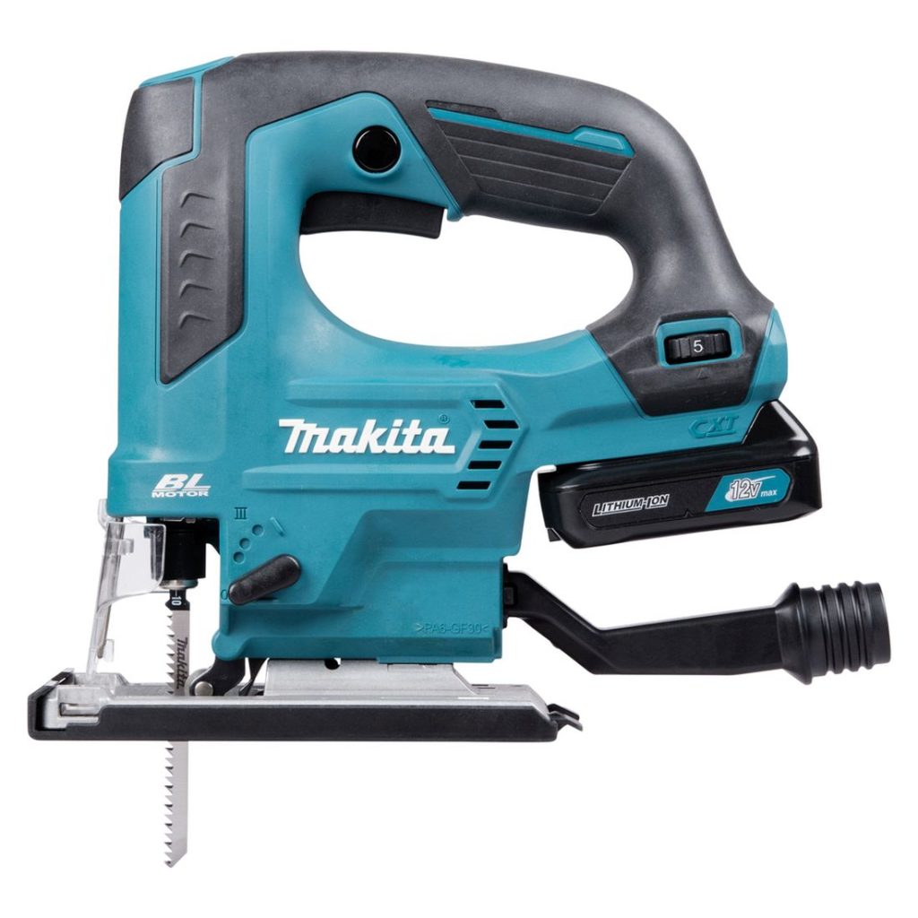 MAKITA Pistosaha CXT. Kuvassa Pistosaha CXT vasemmalta sivustapäin.