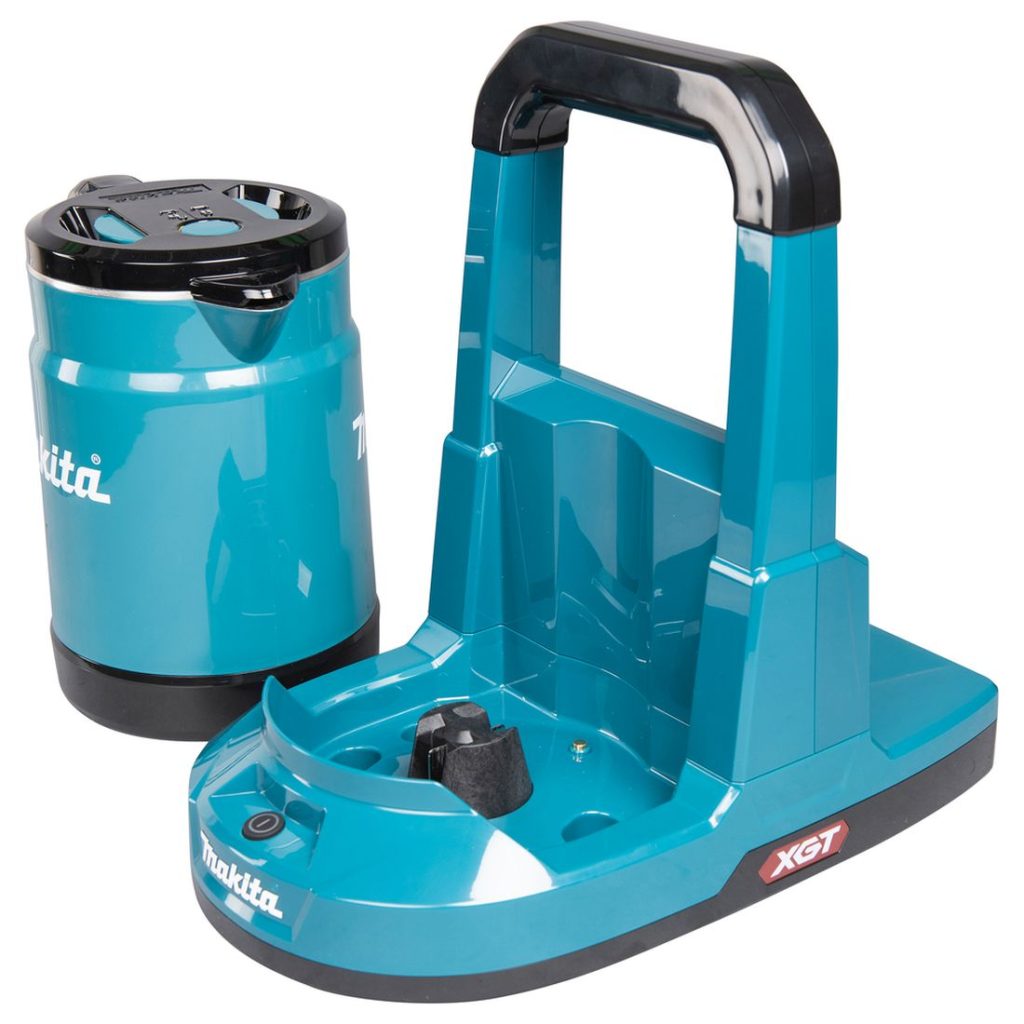 MAKITA Vedenkeitin XGT. Kuvassa Vedenkeitin XGT irrotettuna jalustasta oikealta etuyläviistosta.