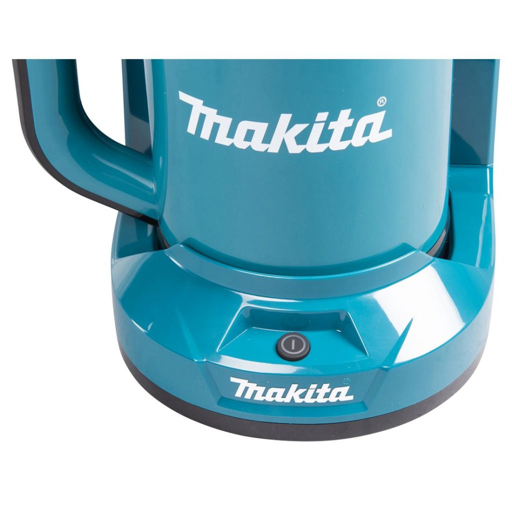 MAKITA Vedenkeitin XGT. Lähikuvassa Vedenkeitin XGT:n virtakytkin yläviistosta.