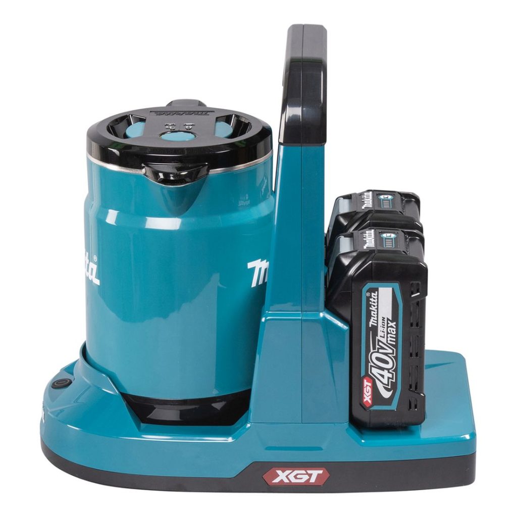 MAKITA Vedenkeitin XGT. Kuvassa Vedenkeitin XGT vasemmalta sivustapäin.