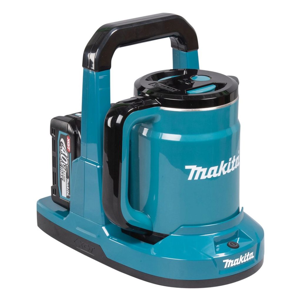 MAKITA Vedenkeitin XGT. Kuvassa Vedenkeitin XGT vasemmalta etuyläviistosta.