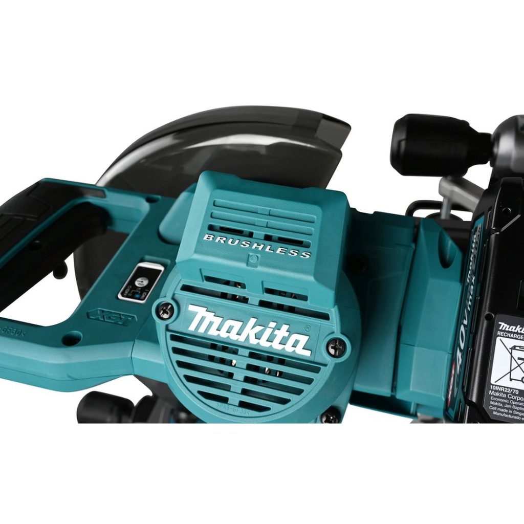 MAKITA Katkaisu- ja jiirisaha XGT. Lähikuvassa Katkaisu- ja jiirisaha XGT:n moottorin suojakansi.