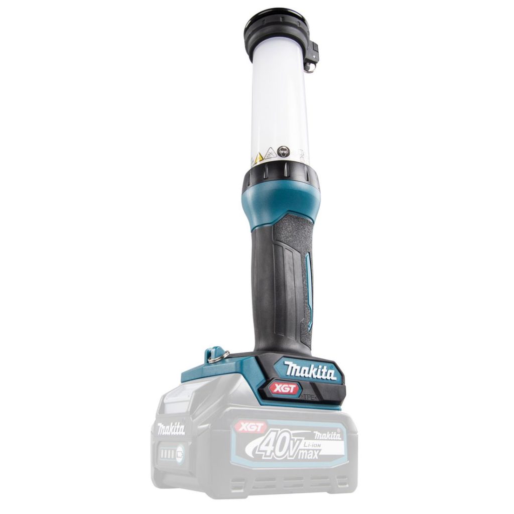 MAKITA LED-valaisin XGT. Kuvassa LED-valaisin XGT oikealta etuviistosta.