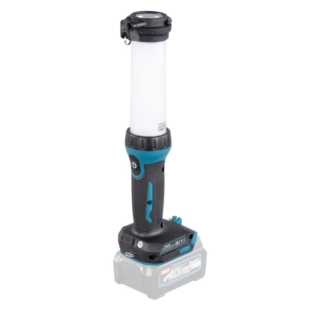 MAKITA LED-valaisin XGT. Kuvassa LED-valaisin XGT oikealta takayläviistosta.