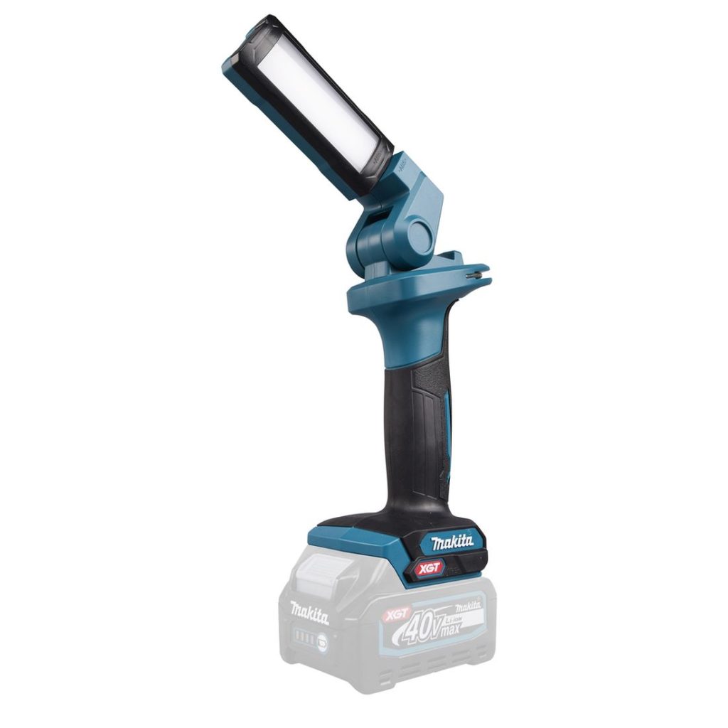 MAKITA LED-valaisin XGT. Kuvassa LED-valaisin XGT oikealta etuviistosta.