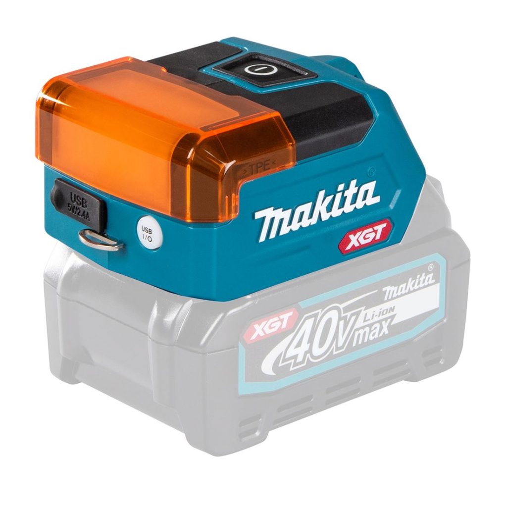 MAKITA LED-valaisin XGT. Kuvassa LED-valaisin XGT vasemmalta etuyläviistosta häikäsysuoja kiinnitettynä.