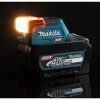 MAKITA LED-valaisin XGT. Kuvassa LED-valaisin XGT pimeässä oikealta etuviistosta valaisin ja häikäisysuoja päällä.