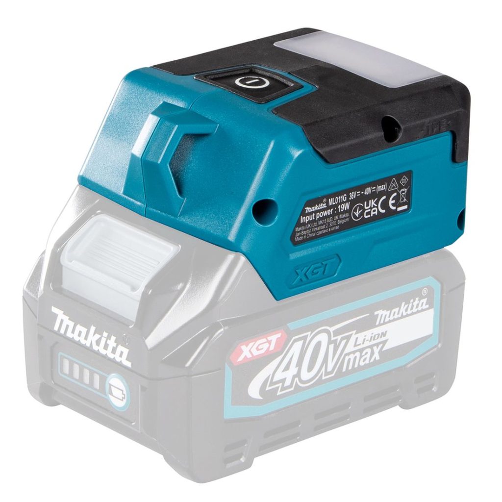 MAKITA LED-valaisin XGT. Kuvassa LED-valaisin XGT oikealta takayläviistosta.