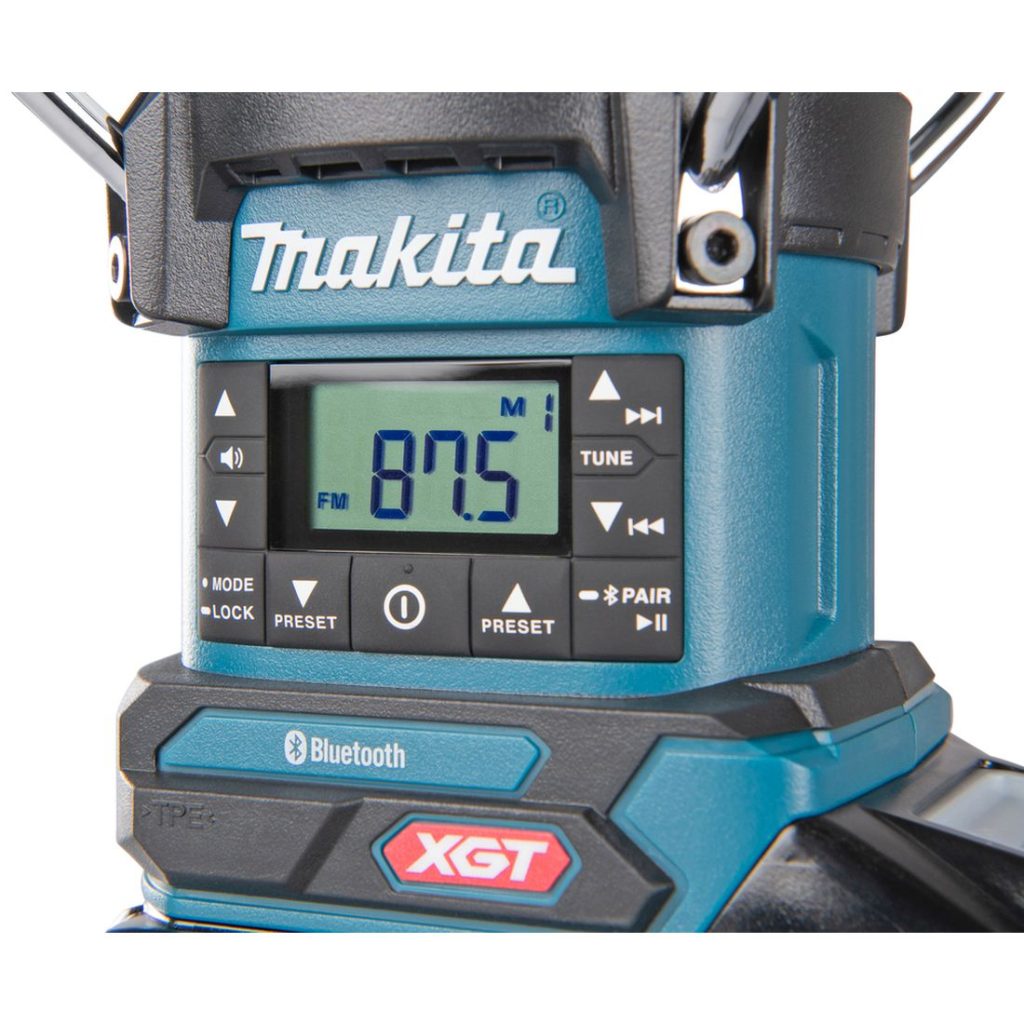 MAKITA Lyhty / Radio / Kaiutin XGT. Lähikuvassa Lyhty / Radio / Kaiutin XGT:n digitaalinäyttö.