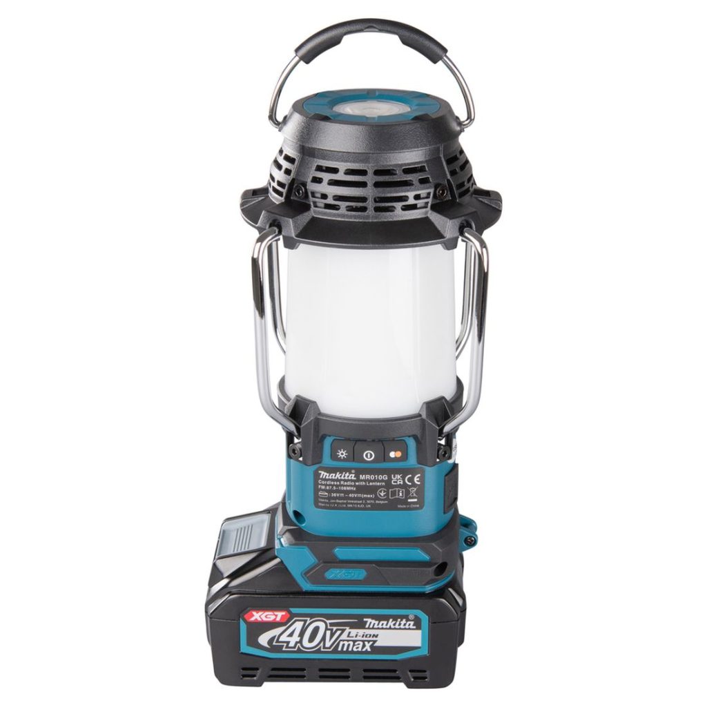 MAKITA Lyhty / Radio / Kaiutin XGT. Kuvassa Lyhty / Radio / Kaiutin XGT vasemmalta sivustapäin.