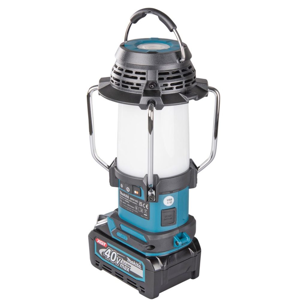 MAKITA Lyhty / Radio / Kaiutin XGT. Kuvassa Lyhty / Radio / Kaiutin XGT vasemmalta takayläviistosta.