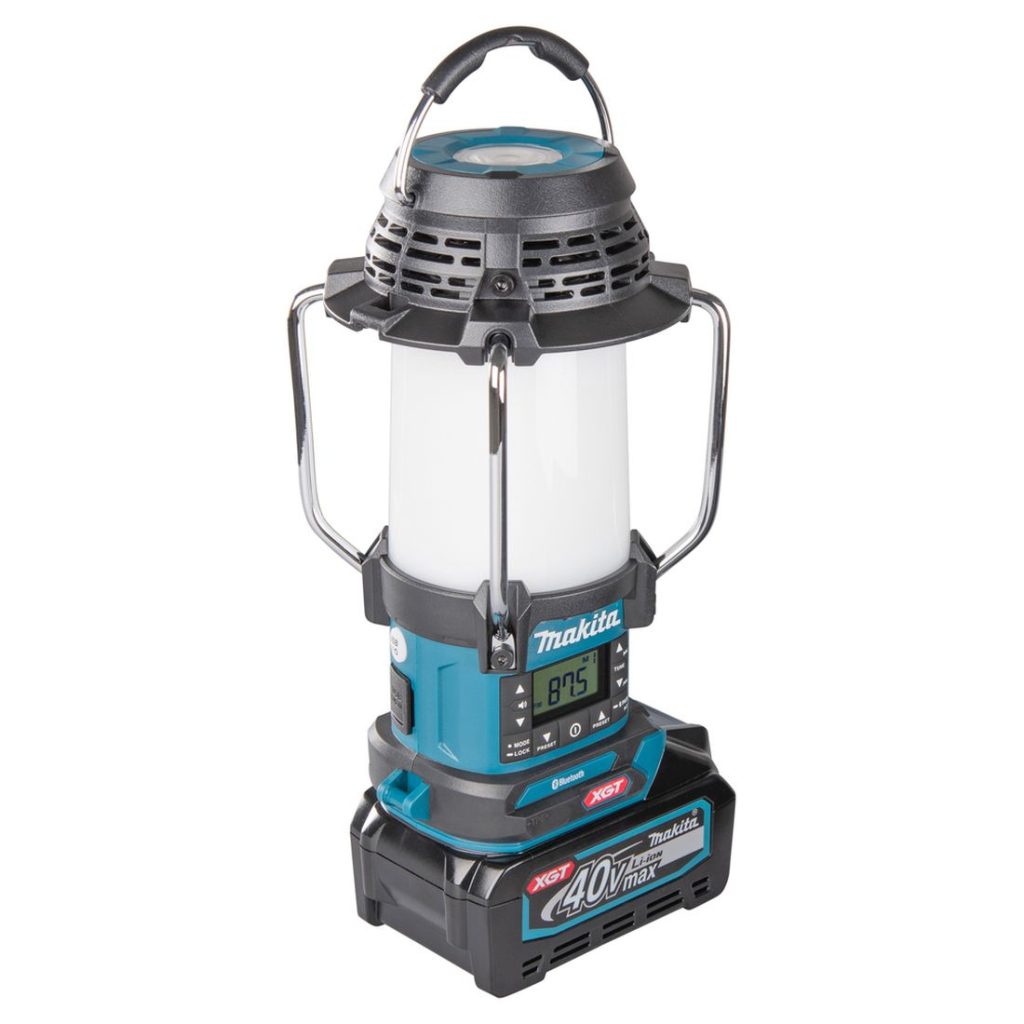 MAKITA Lyhty / Radio / Kaiutin XGT. Kuvassa Lyhty / Radio / Kaiutin XGT oikealta takayläviistosta.