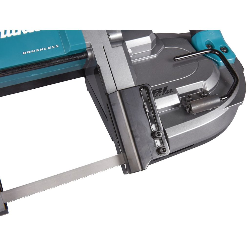 MAKITA Vannesaha XGT. Lähikuvassa Vannesaha XGT:n vannesahanterän kiinnitys.