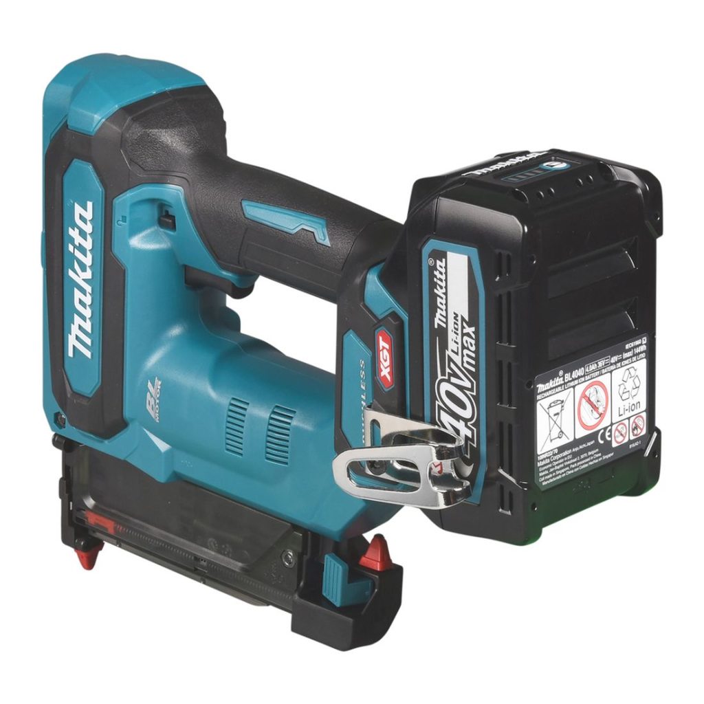 MAKITA Pinninaulain XGT. Kuvassa Pinninaulain XGT vasemmalta takayläviistosta.