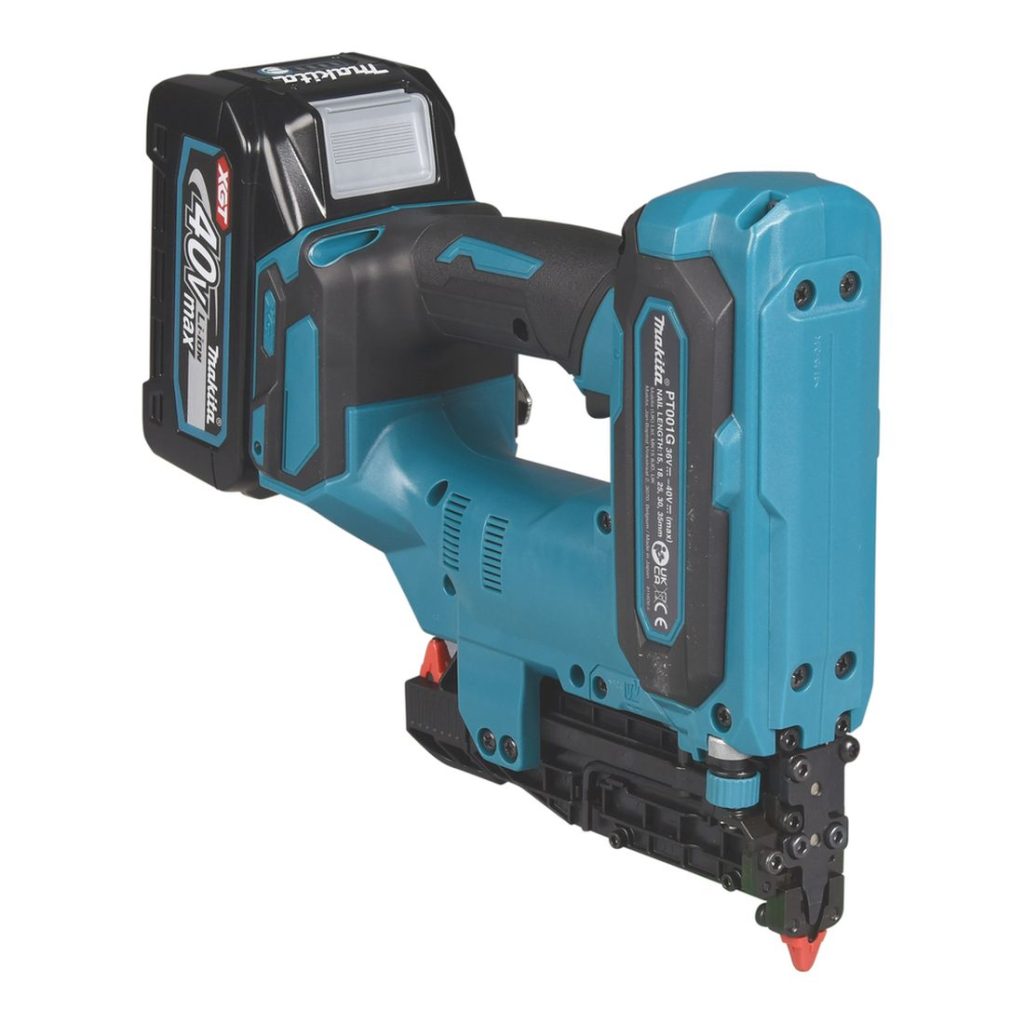 MAKITA Pinninaulain XGT. Kuvassa Pinninaulain XGT vasemmalta etuyläviistosta.