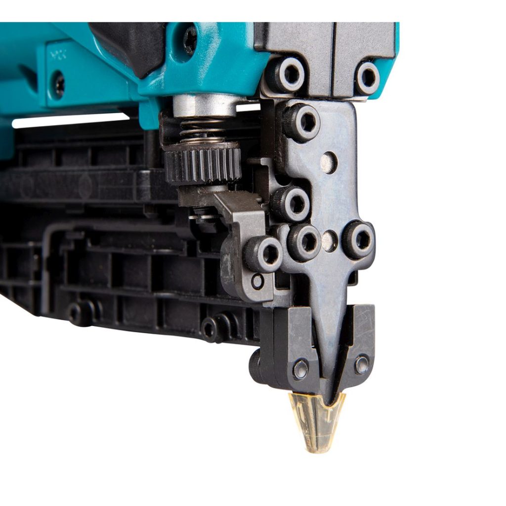 MAKITA Pinninaulain CXT. Lähikuvassa Pinninaulain CXT:n nokka.