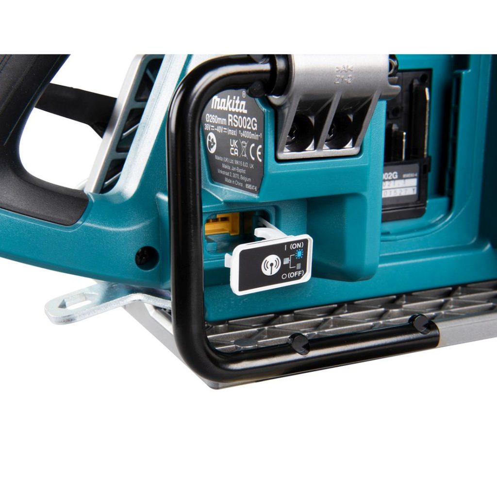 MAKITA Pyörösaha XGT. Lähikuvassa Pyörösaha XGT:n Bluetooth etäkäynnistystoiminto.