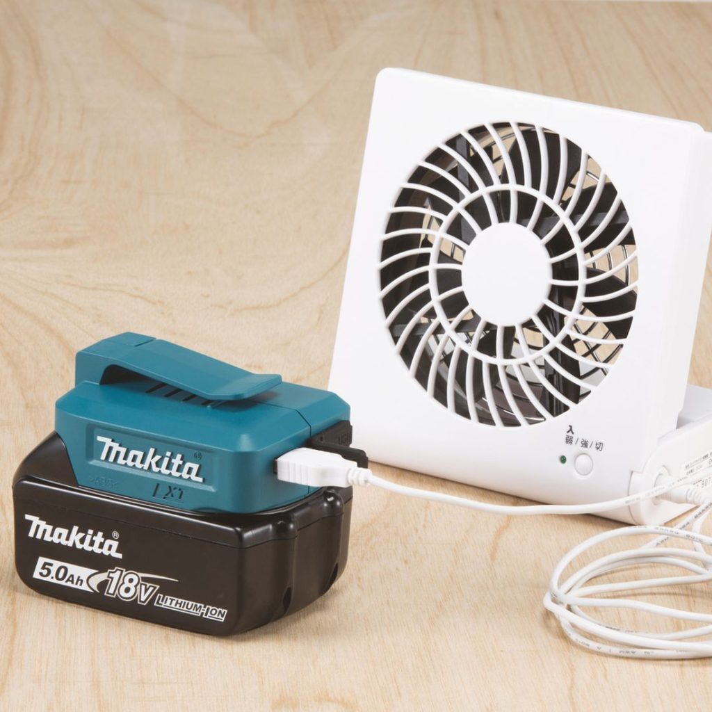 MAKITA Akkuadapteri LXT. Kuvassa matkatuuletin käytössä Akkuadapteri LXT:n avulla.