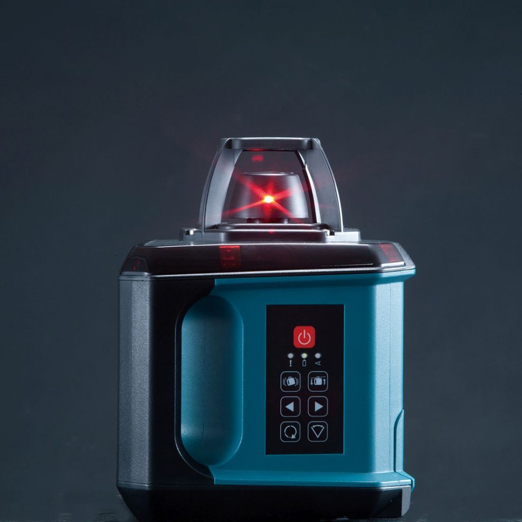 MAKITA Pyörivä laser. Kuvassa Pyörivä laser punainen laser päällä.