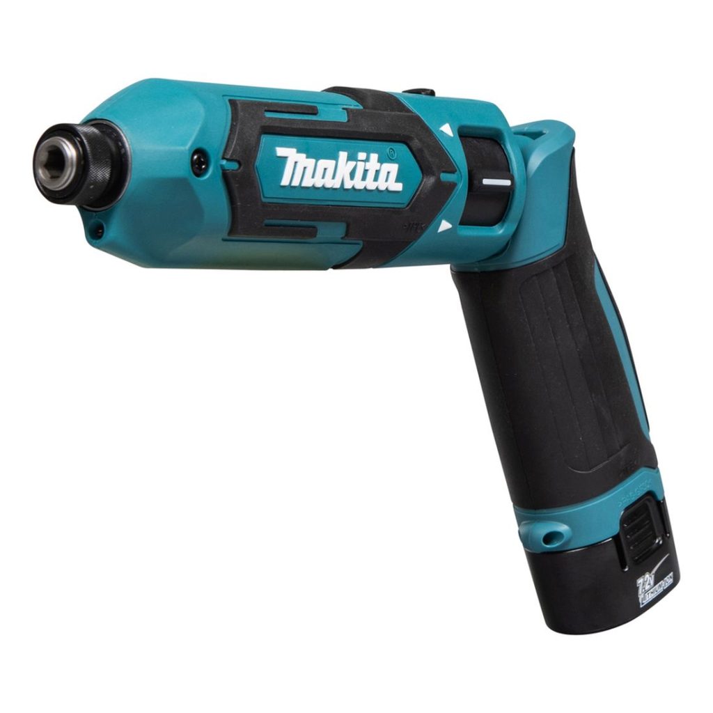 MAKITA Iskevä sauvaruuvinväännin. Kuvassa Iskevä sauvaruuvinväännin oikealta etuviistosta.