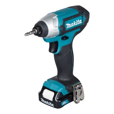 MAKITA Iskevä ruuvinväännin CXT. Kuvassa Iskevä ruuvinväännin CXT oikealta etuyläviistosta.