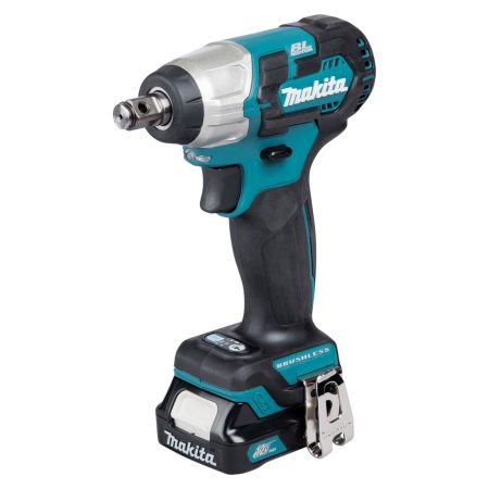 MAKITA Iskevä mutterinväännin CXT. Kuvassa Iskevä mutterinväännin CXT oikealta etuyläviistosta.