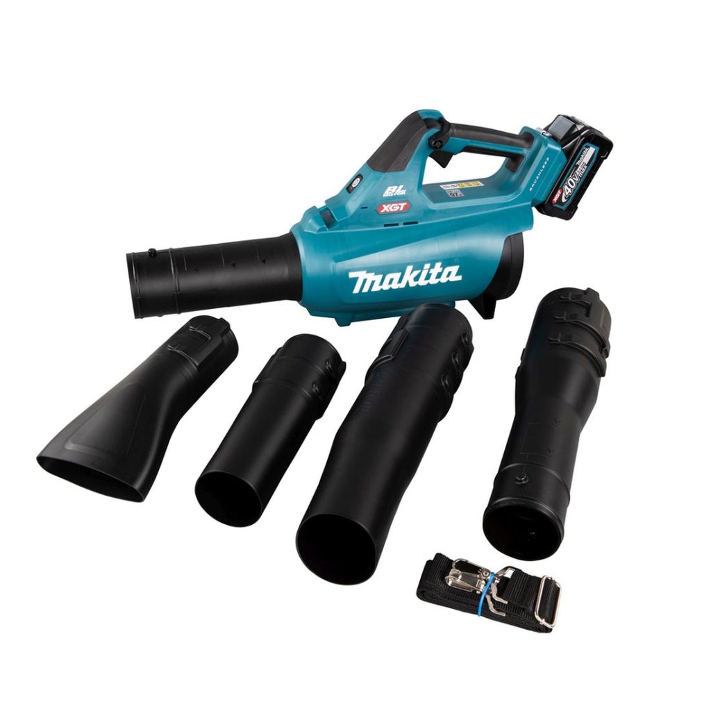 MAKITA Puhallin XGT. Kuvassa Puhallin XGT, neljä erikokoista suutinta ja kantohihna.