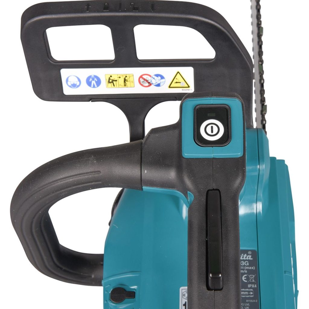 MAKITA Ketjusaha XGT. Lähikuvassa Ketjusaha XGT:n virtakytkin.