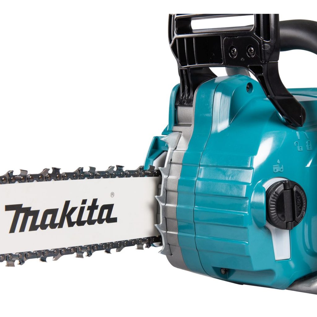 MAKITA Ketjusaha XGT. Lähikuvassa Ketjusaha XGT:n ketjun voitelusäiliö.