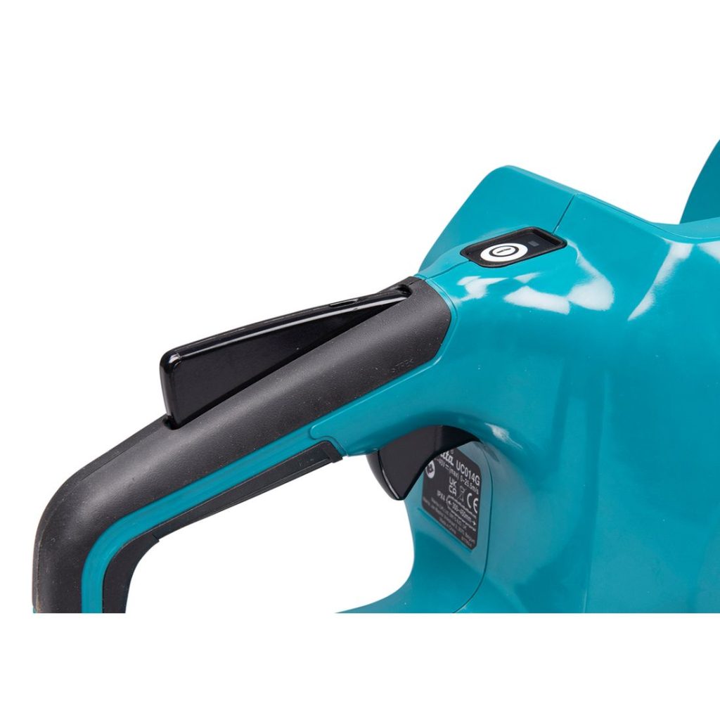 MAKITA Ketjusaha XGT. Kuvassa Ketjusaha XGT:n kumipintainen kädensija.