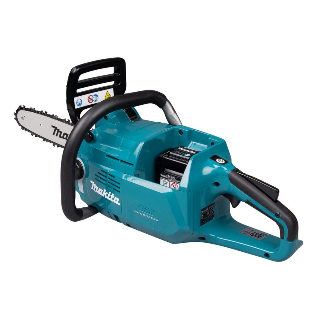 MAKITA Ketjusaha XGT. Kuvassa Ketjusaha XGT vasemmalta takayläviistosta.