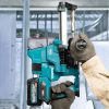 MAKITA Poravasara XGT. Kuvassa henkilö poraamassa reikää betonikattoon Poravasara XGT:n avulla.