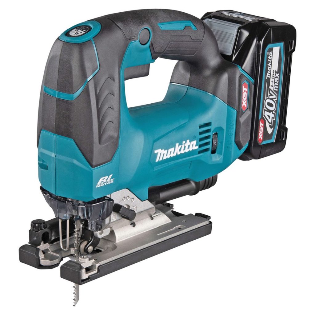 MAKITA Pistosaha XGT. Kuvassa Pistosaha XGT oikealta etuyläviistosta.