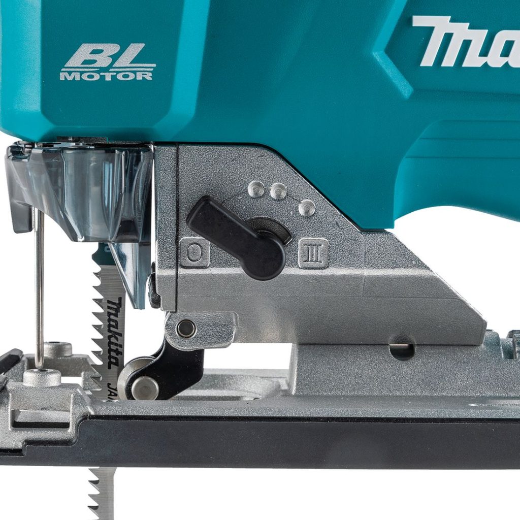 MAKITA Pistosaha XGT. Lähikuvassa Pistosaha XGT:n kolmiasentoinen heiluritoiminnon valitsin.