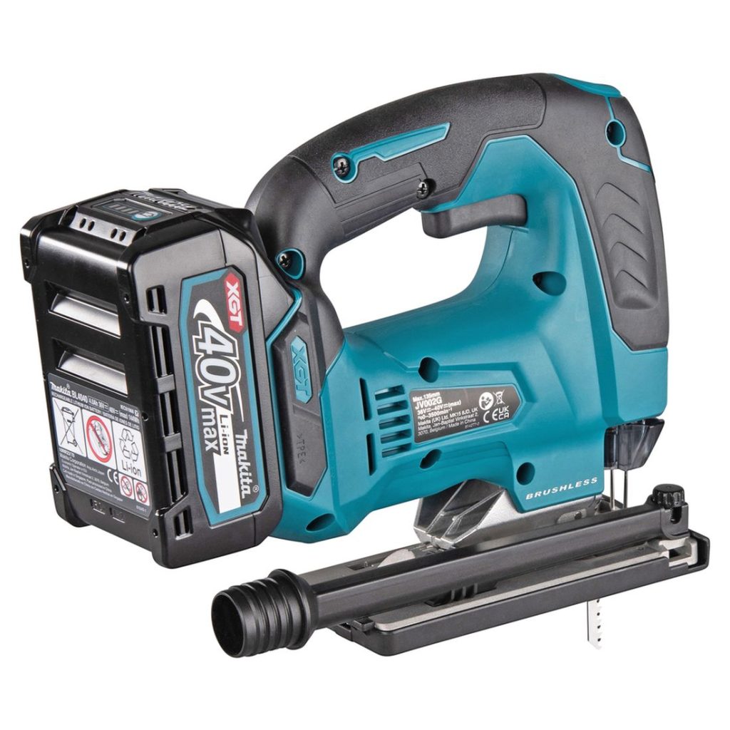 MAKITA Pistosaha XGT. Kuvassa Pistosaha XGT oikealta takayläviistosta.